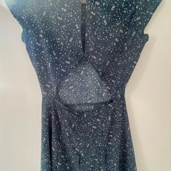 Women’s Arrays dress size Small in Green with white floral - Picture 2 of 3